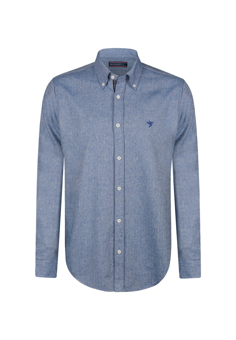 Camisa de botones azul claro hecha de una tela texturizada, con un solo logo bordado en el pecho y mangas largas con puños.