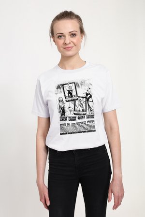 T-shirt en coton blanc avec un motif graphique noir présentant des personnages stylisés et du texte liés aux thèmes d'Halloween et de l'horreur.