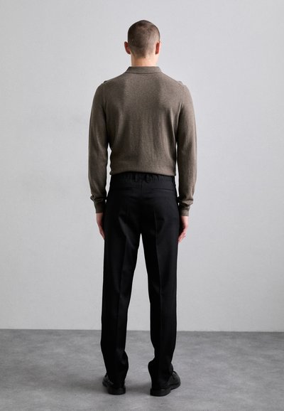 Filippa K TROUSER - Auduma bikses - black