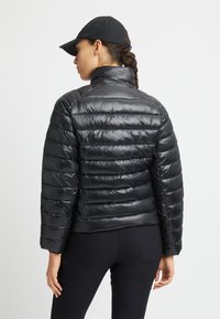 Röhnisch Chaqueta de invierno - black