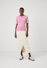 GANT SLIM STRIPED - Triko s potiskem - dark lavender