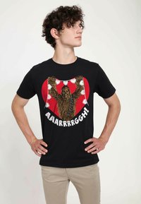 Star Wars STAR WARS: CLASSIC CHEWIE CRAFTING HEARTS UNISEX - T-shirt z nadrukiem