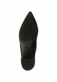 Scarpa nera a punta con tomaia in suede elegante, dotata di suola in gomma e logo del marchio impresso, progettata per una silhouette aderente.