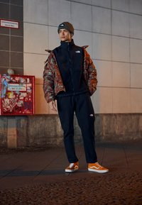 The North Face HERITAGE LOOSE PANT - Auduma bikses - black