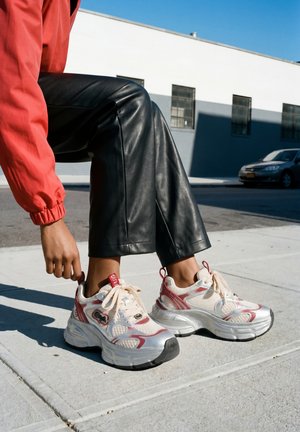 Buffalo, Tossud - silver cream red