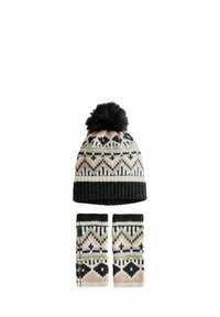 Gebreide muts en bijpassende armwarmers in zwart, crème, groen en roze, met geometrische patronen en een zwarte pompon bovenop de muts.