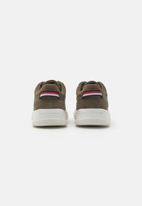 Tommy Hilfiger HYBRID SHOE - Pantofi casual cu șiret - faded military