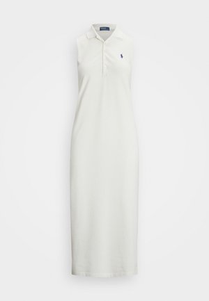 Ujj nélküli pólóruha világos elefántcsont színben, klasszikus gallérral, három gombos záródással, és sötétkék logóval a bal mellen. Sima pamut anyag.