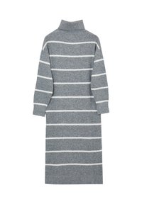 Graues Strickkleid mit hohem Kragen, versehen mit horizontalen weißen Streifen. Lange Ärmel und gerade Silhouette. Weicher, strukturierter Stoff.