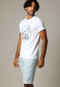 Non sélectionné, White