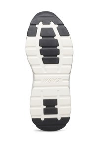 Suola di una sneaker bianca e nera con motivi di grip testurizzati e il nome del marchio "W6YZ" impresso al centro.