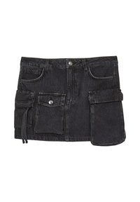 Jupe en denim noir avec une coupe droite, dotée de grandes poches latérales, d'une fermeture à boutons à l'avant et de détails de couture visibles.