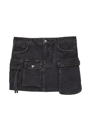 Gonna di jeans nera con una linea dritta, dotata di ampie tasche laterali, chiusura frontale con bottoni e dettagli di cucitura a vista.