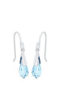 Sölvtonade örhängen med droppformade ljusblå kristaller, med en fasetterad design och en enkel krokstängning.