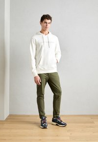 Lindbergh COPENHAGEN - Felpa con cappuccio - cloudy white