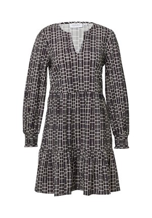 Zwarte jurk met lange mouwen, een V-hals en een uitlopende zoom. Heeft een geometrisch wit rasterpatroon over de hele jurk. Gemaakt van een textiel met structuur.
