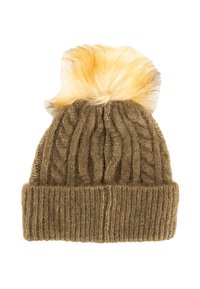 Berretto lavorato a maglia marrone con una texture a coste e un grande pompon giallo soffice sulla parte superiore; realizzato in filato morbido e caldo.