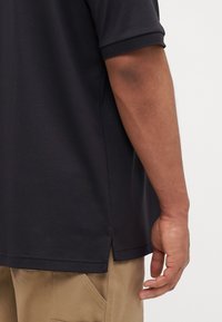Tommy Hilfiger LIQUID ESSENTIAL  - Polo shirt - black