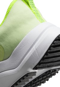 Nike Performance Scarpe da corsa su strada - neon yellow