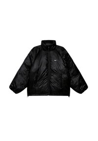 Giacca imbottita nera con collo alto, chiusura con zip e due tasche laterali. Presenta una texture lucida e un piccolo logo sul petto.