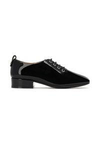 Pantofi oxford din piele lacuită neagră, cu vârful ascuțit, călcâi mic și șase găuri pentru șireturi. Suprafață netedă fără modele vizibile.
