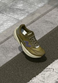 FUELCELL REBEL V5 - Utcai futócipők - woodland