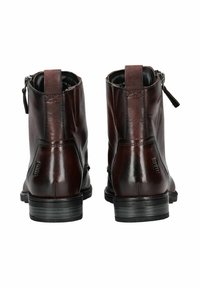 Botines de cuero marrón con un acabado suave, cremalleras laterales y un leve tacón. Cuenta con una pestaña para facilitar el calzado.