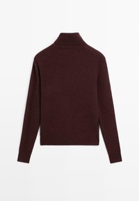 Pull col roulé à manches longues marron foncé avec col, poignets et ourlet côtelés, présenté à plat sur fond blanc.