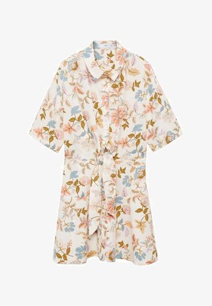 Chemise à fleurs blanche, avec des manches courtes, un devant noué et un motif de fleurs roses, bleues et oranges avec des feuilles vertes.