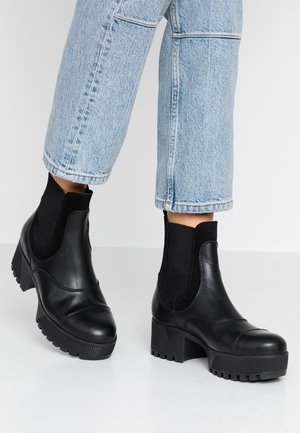 Plateaustiefelette - black
