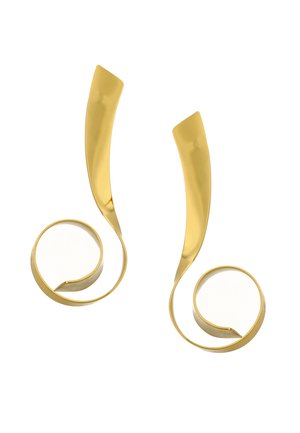Zakładane złote kolczyki metalowe o zakrzywionym kształcie, z gładką, wydłużoną górną częścią spiralnie zwijającą się w otwartą, okrągłą pętlę u dołu.