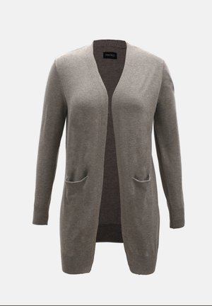 Grauer Langarm-Cardigan aus weichem Strickmaterial, mit tiefem V-Ausschnitt, zwei Fronttaschen und gerippten Bündchen sowie Saum.