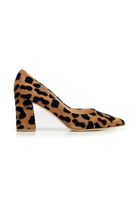 Paire de sabot à talon haut en imprimé léopard avec un bout pointu et un talon épais. Fabriquée en daim avec une texture lisse et un intérieur beige.