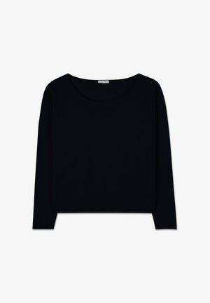 Ilgas rankovėmis juodas siauro kirpimo viršus, pagamintas iš minkštos medžiagos. Turi plačią iškirptę ir trumpą dizainą, pasižymi lygiu paviršiumi ir be matomų raštų.