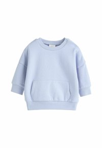 Gaiši zils džemperis, izgatavots no mīkstas auduma, ar apaļu kakla izgriezumu, pazeminātiem pleciem, garām piedurknēm un priekšējo kengura kabatu.