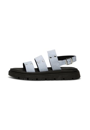 Sort sålsandal med tre brede lysegrå remme og en justerbar ankelrem med metalnitter.