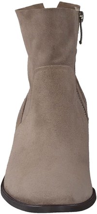 Beżowe zamszowe botki za kostkę z bocznym zamkiem, migdałowym noskiem i gładką fakturą. Charakteryzują się czystymi liniami i płaską, ciemną podeszwą.