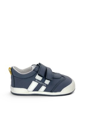 Børnesneaker i marineblå med hvid sål, hvide striber og velcrolukninger. Mærket "Blanditos" er trykt på siden.