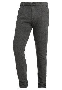 Pantalon en chevrons gris foncé avec une coupe slim, doté d'une fermeture à bouton, de passants de ceinture et de poches avant discrètes. Tissu à texture douce.