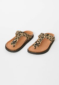 Sandaler med leopardmønster og faux læderremme, brune fodsenge og sorte gummisåler. Funktioner en tåpost og detaljer med guldspænde.