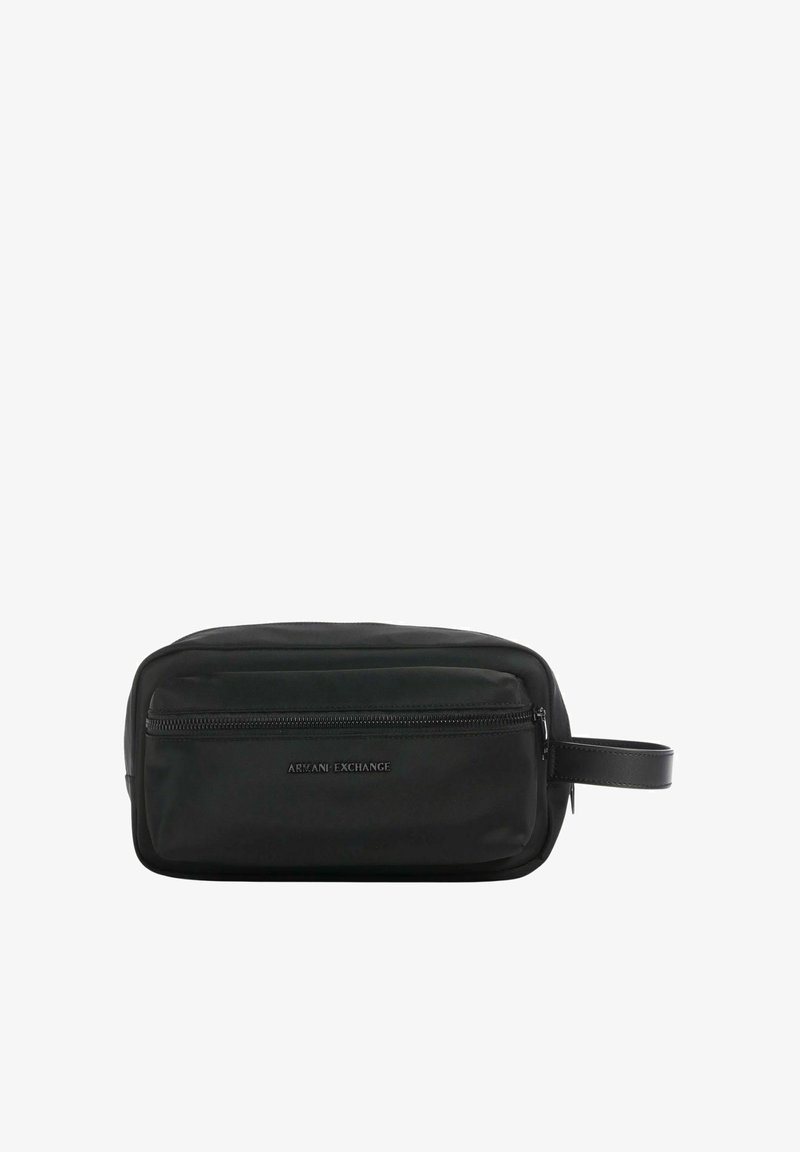 Borsa da toeletta nera in nylon con forma rettangolare, chiusura con zip e manico laterale. Presenta un logo in rilievo sul davanti per il branding.