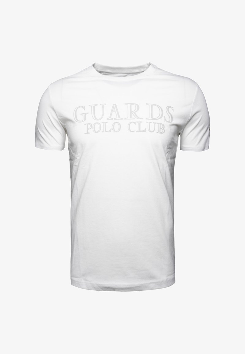 Camiseta de algodón blanca con mangas cortas y cuello redondo, con una sutil impresión en gris que dice "GUARDS POLO CLUB" en el frente.