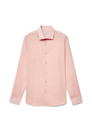 Hellrosa langärmliges Hemd mit Knopfleiste, spitzem Kragen und geknöpften Manschetten, flach auf weißem Hintergrund dargestellt.