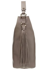 Torba skórzana w kolorze taupe z długimi frędzlami zwisającymi z złotych pierścieni oraz dopasowanym skórzanym paskiem z złotym guzikiem.