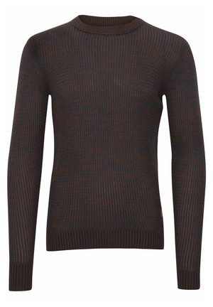 Pull en tricot marron foncé avec un motif subtil bleu et rouille. Doté d'un col rond et de manches longues avec des poignets et un ourlet côtelés.