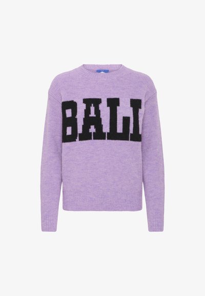 Lilla sviiter ümmarguse kaelusega, millel on esiosas julge musta värvi "BALI" trükk. Tekstuuriga kudum ja mugav lõige.