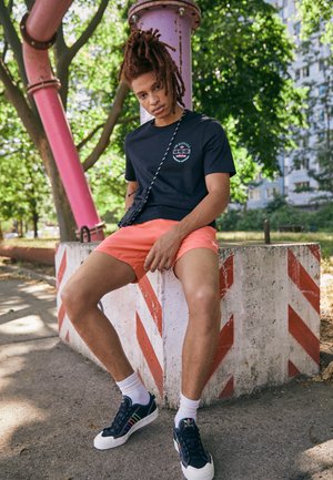 CLUB LOGO TEE - T-shirt med print - black
