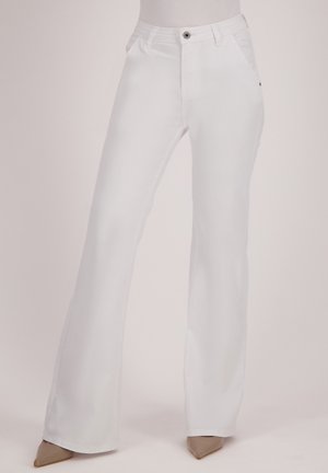 Witte flared jeans van denim, met een klassiek vijf-pocket ontwerp, sluiting met een knoop aan de voorkant en subtiele stiksels.