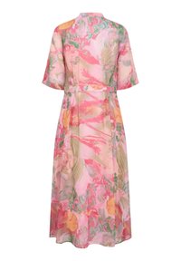 Sukienka midi z krótkim rękawem, paskiem w talii i abstrakcyjnym kwiatowym wzorem w odcieniach różu, zieleni, pomarańczu i beżu.