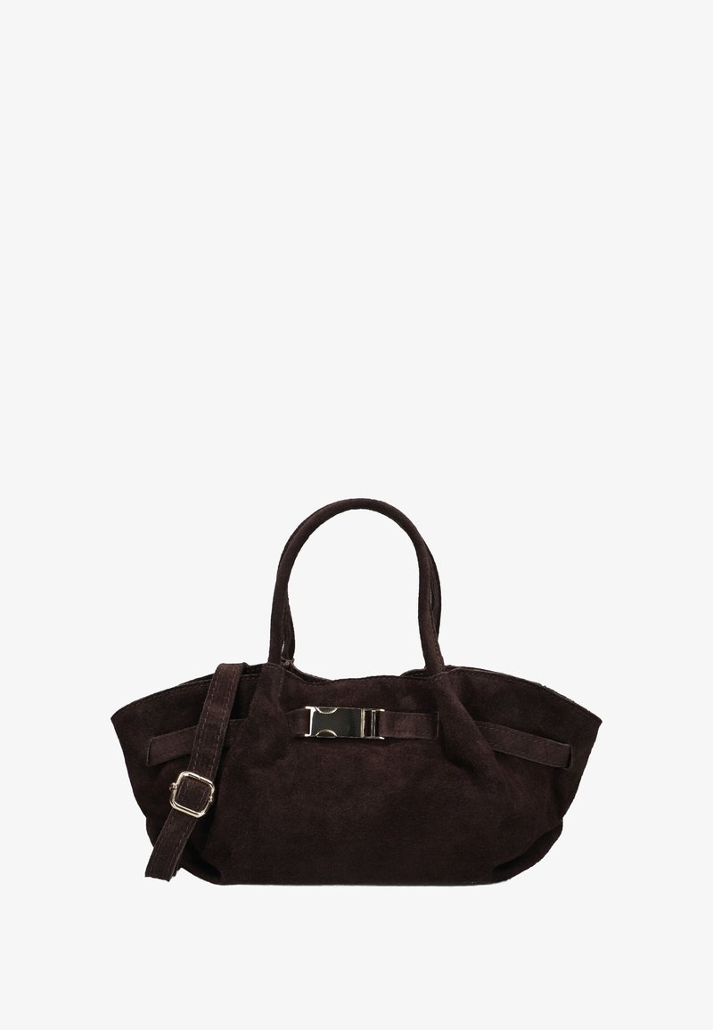 Bruine suède handtas met dubbele handgrepen en verstelbare schouderriem. Bevat een zilverkleurige gesp en heeft een gestructureerde, ronde vorm.